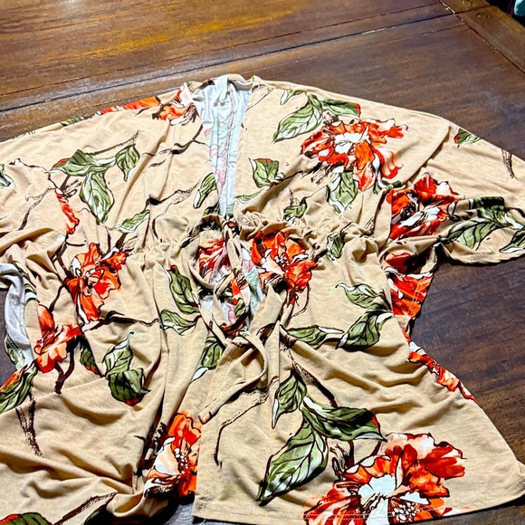 Floral Kimono Sleeve Top - Picture 1 of 1
